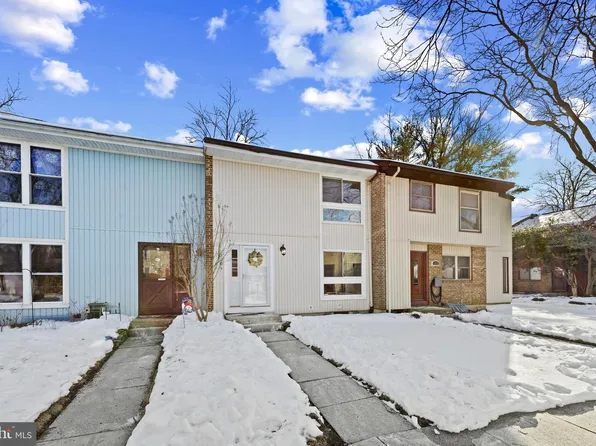 2004 Cambridge Dr, Crofton, MD 21114