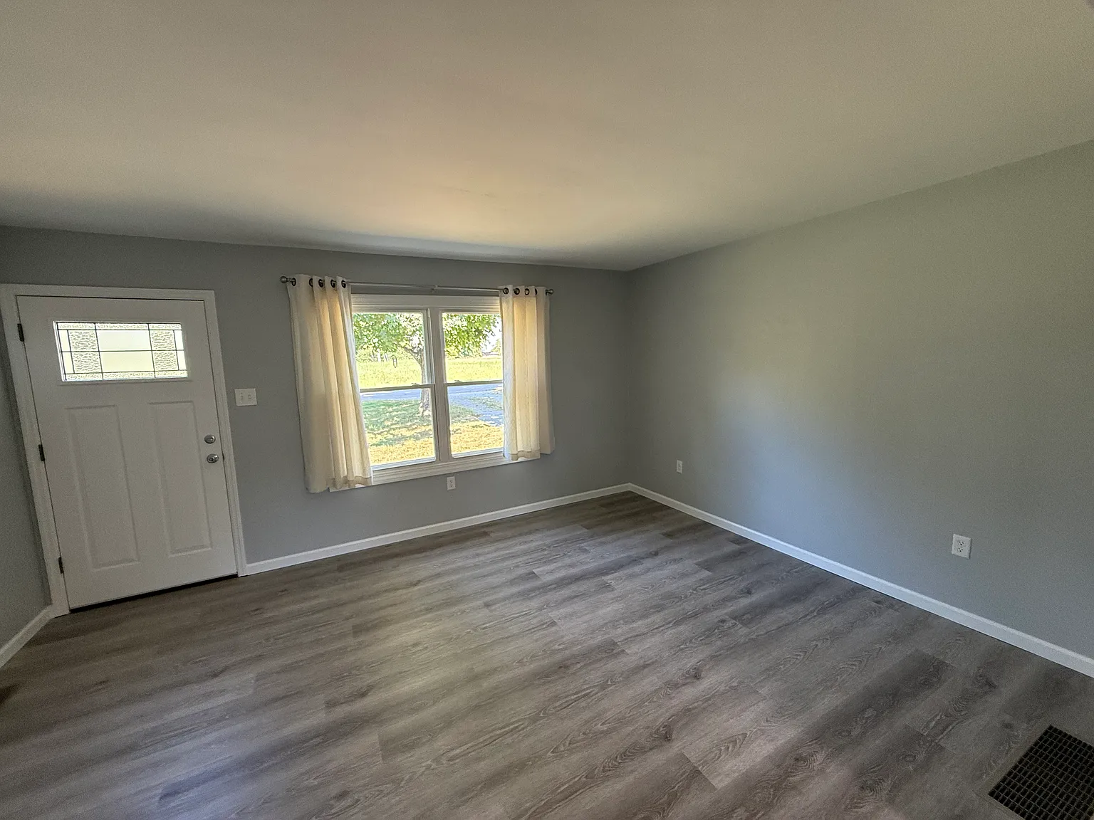 2 bed, 800 sqft, $1,800 — Photo 2