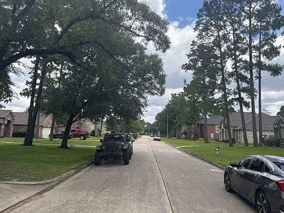 Exterior Neighborhood (street photo)