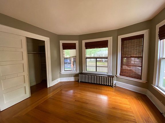 4th image of 310 Willow St #1L