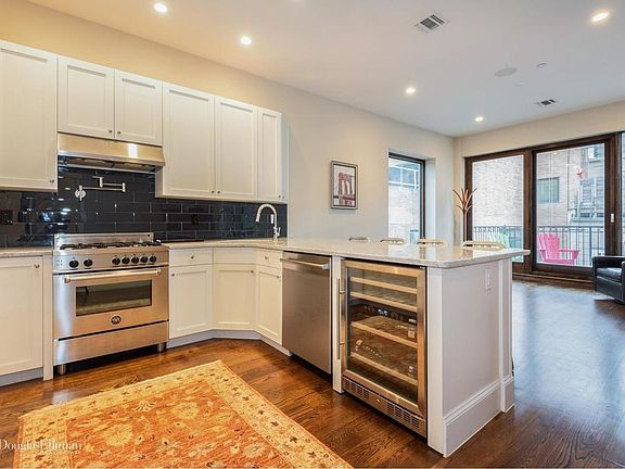 3rd image of 241 Carroll St APT 3