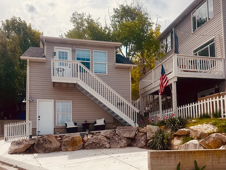 S Radial Ln — Photo 1