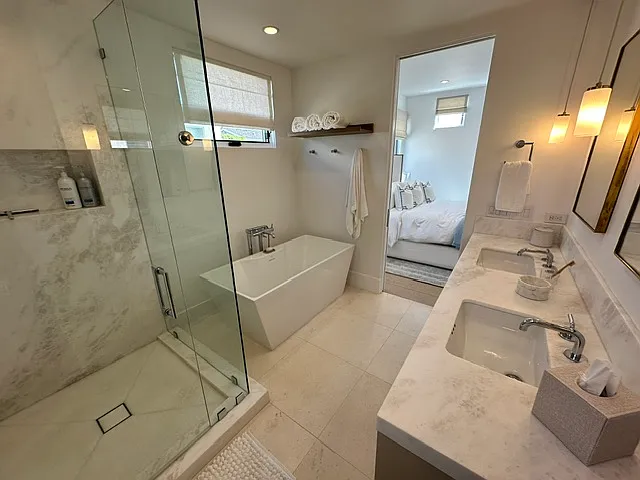 2 bed, 2.5 bath, 1275 sqft, $13,000 — Photo 4