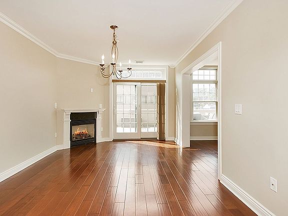 5th image of 101 Sheldrake Pl APT 3