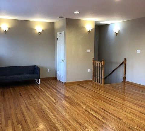 2nd image of 576 25th Ave