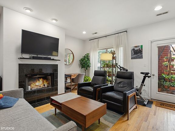 2nd image of 941 N Fairfield Ave #2