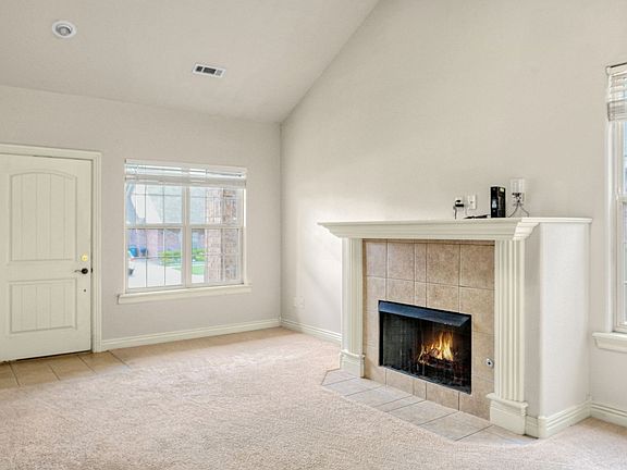 3rd image of 602 SW Caprington St #2