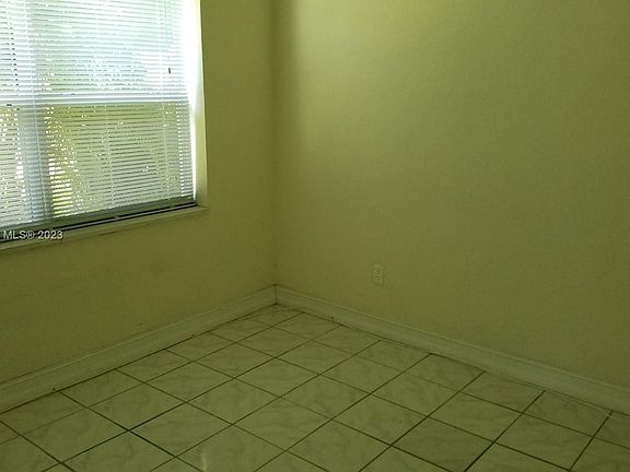 4th image of 17191 NE 18th Ave #0