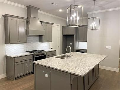 3rd image of 3511 SW Daybreak Blvd