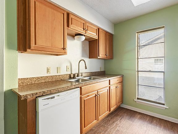5th image of 309 Blake Dr #B