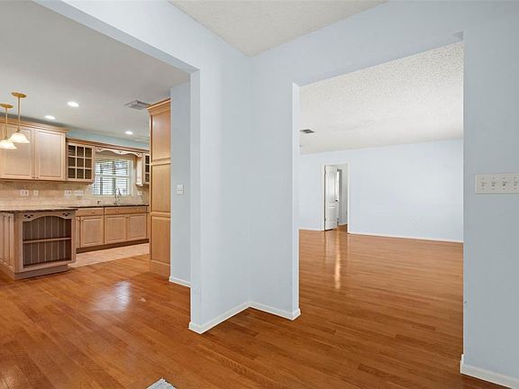 3rd image of 6408 29th Ave W