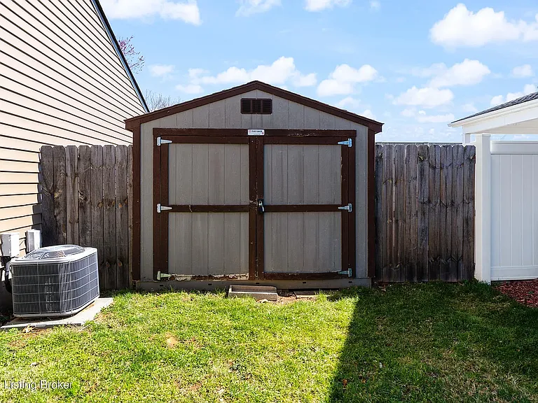 1013 Clerkenwell Rd — Photo 47