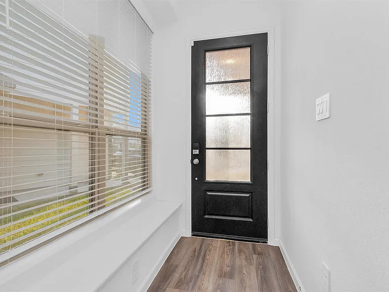 677 Royal Arch Dr — Photo 4