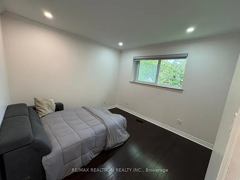 93 Aurora Heights Dr — Photo 8
