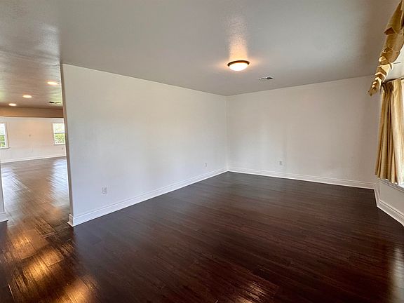 4th image of 1025 Hickory St
