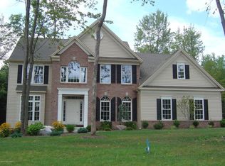 1006 Woodberry Dr, Mountain Top, PA 18707