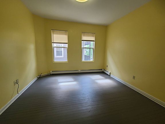 3rd image of 90 Chadwick Ave #11395633