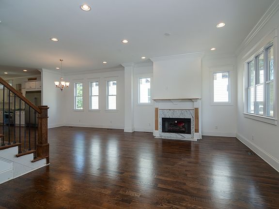 4th image of 920 Curdwood Blvd