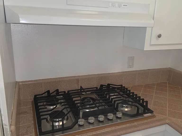 931 S Trident St #B — Photo 4