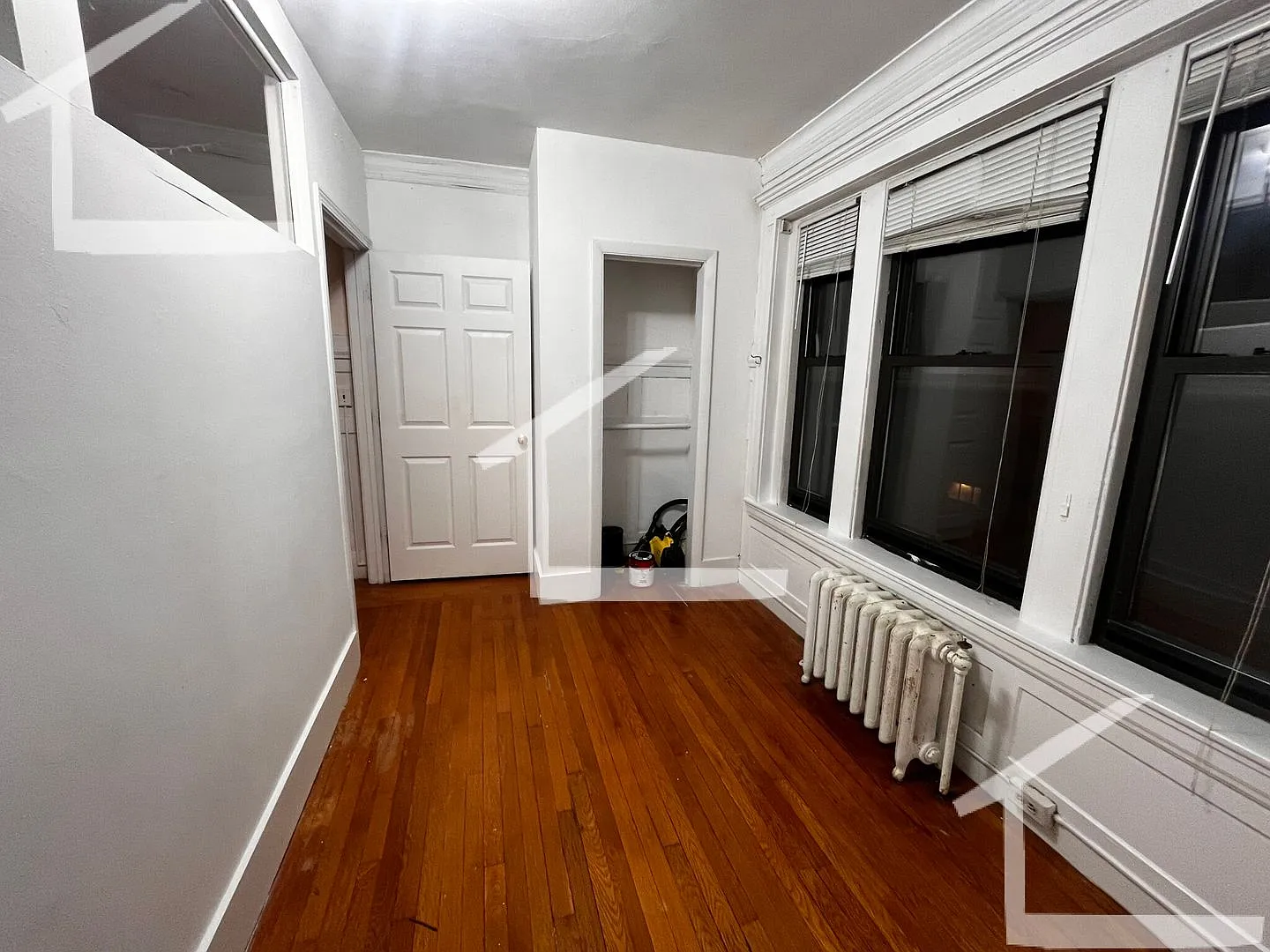 Charming 3 Bedroom -No Broker Fee — Photo 2