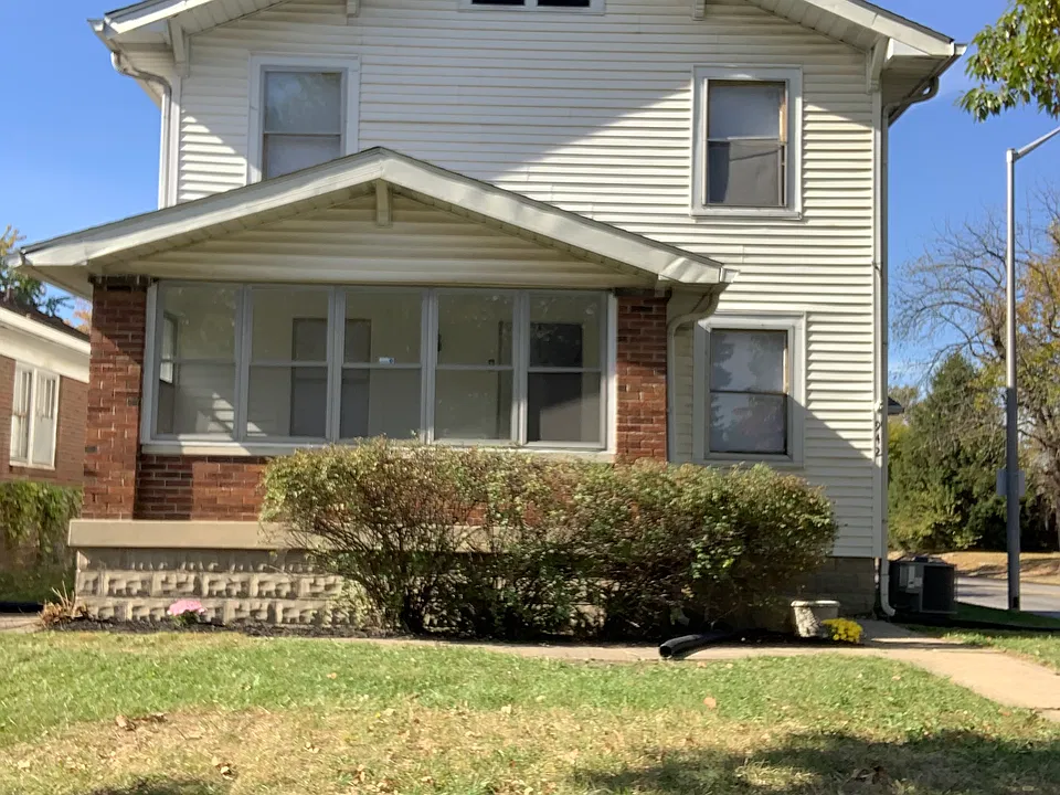 942 N Riley Ave