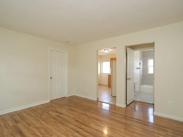 323 Montcalm St #L — Photo 10