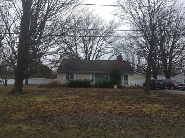 W145 Center St, Krakow, WI 54137