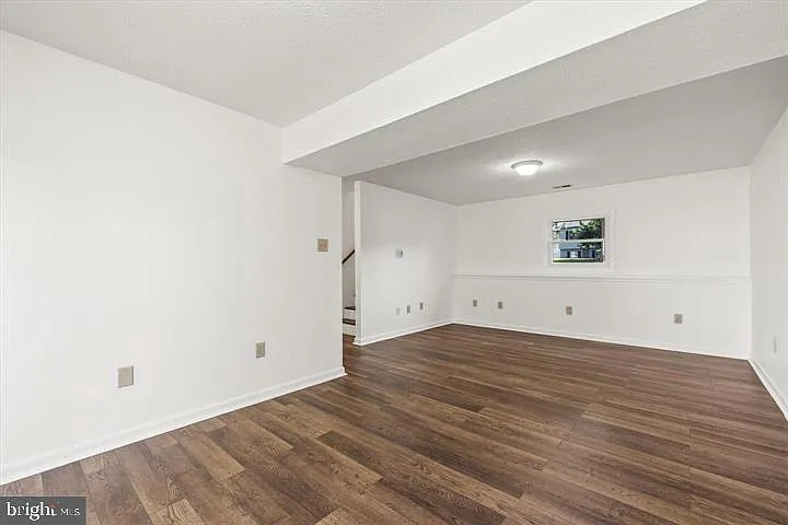 136 Nightingale Ave — Photo 25
