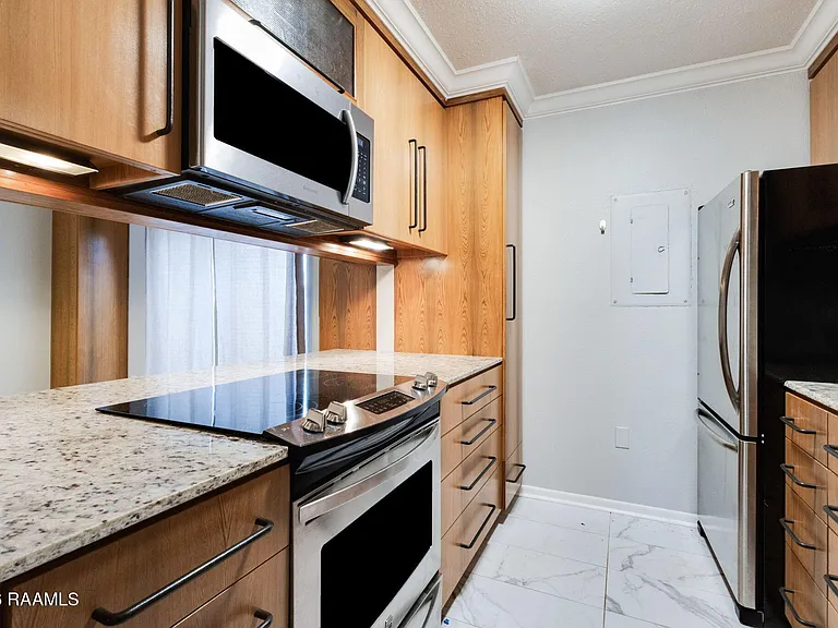 110 W Bayou Pkwy #102 — Photo 9