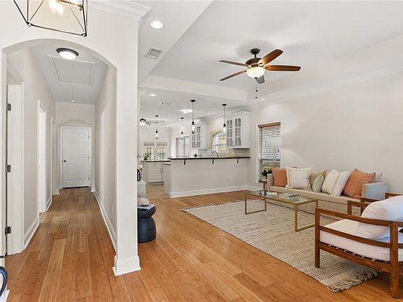 4th image of 6637 Bellaire Dr