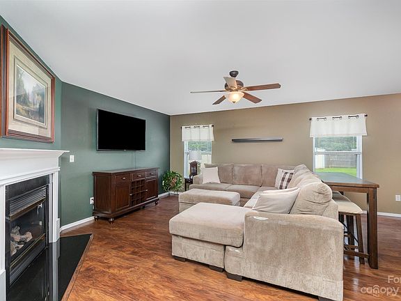 2nd image of 4112 Larkhaven Village Dr