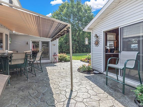 3rd image of 10875 Howe Rd