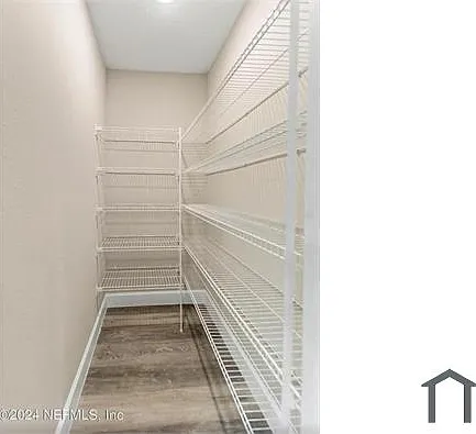 1526 W 35th St — Photo 15