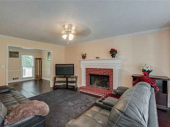 4th image of 800 Turner Dr