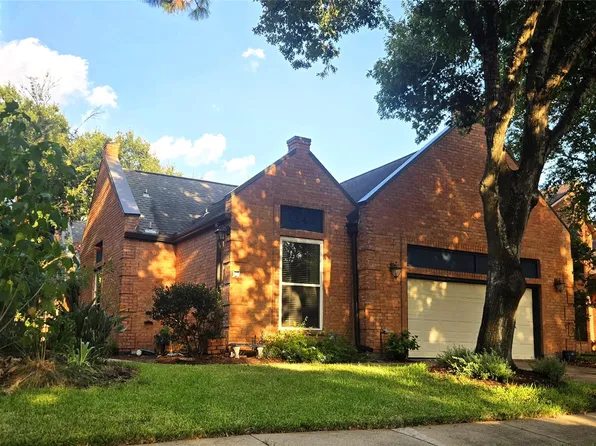 1142 Misty Lake Dr, Sugar Land, TX 77498
