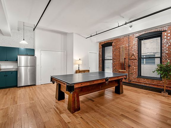 3rd image of 19 Stanhope St APT 1C