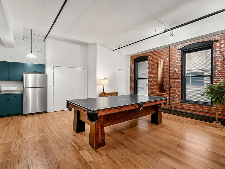 19 Stanhope St #1C — Photo 3