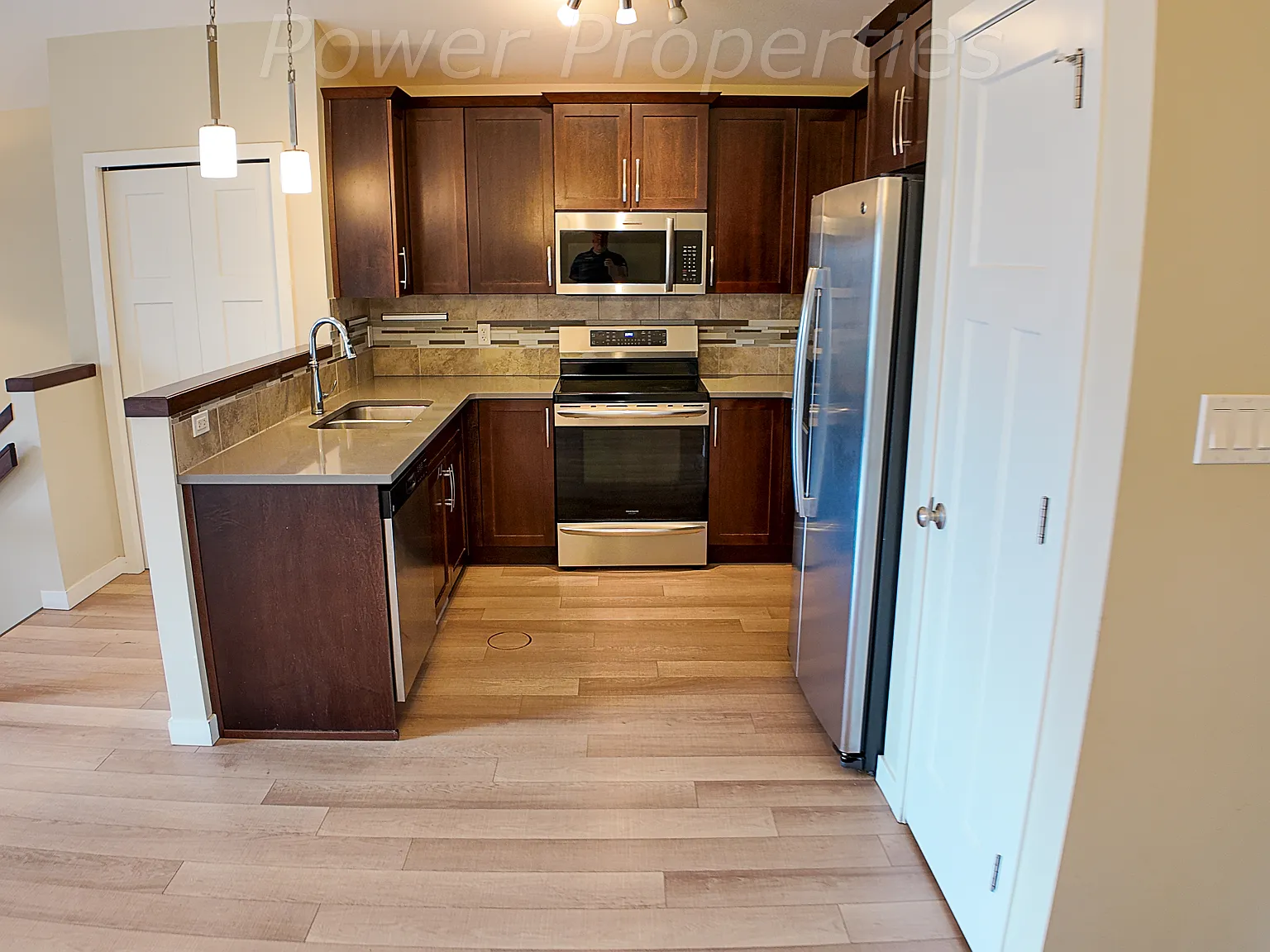 541 Blackwolf Blvd N — Photo 2