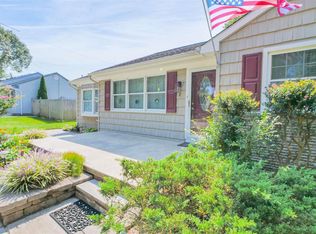 8 Village Dr, Somers Point, NJ 08244