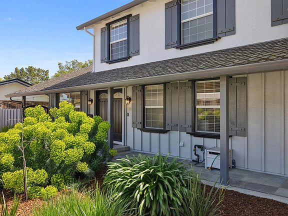 3rd image of 108 Twelveoak Hill Drive