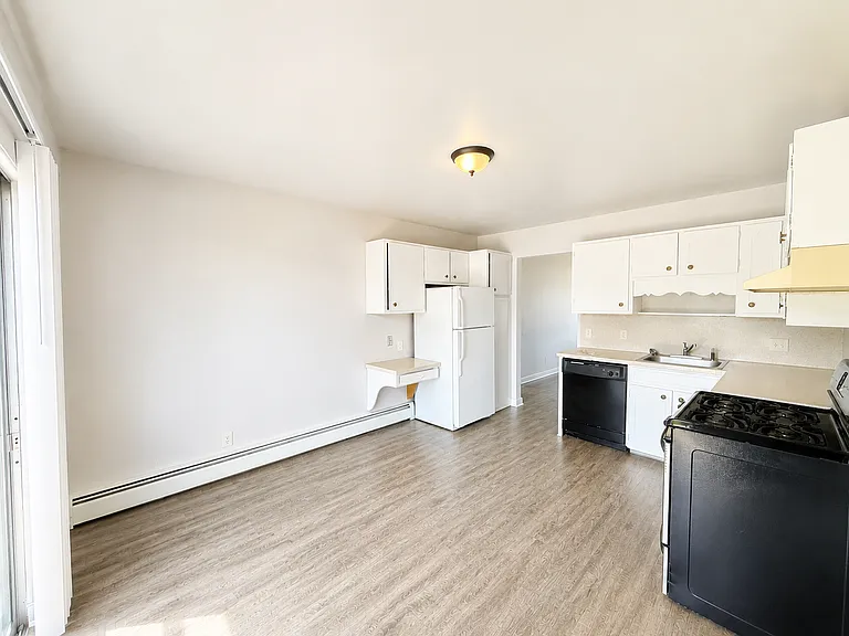 O-680 Lake Michigan Dr NW — Photo 3