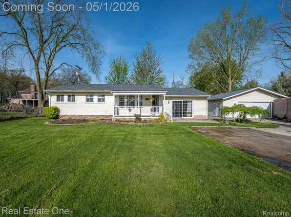 18338 Olmstead, Brownstown, MI 48193