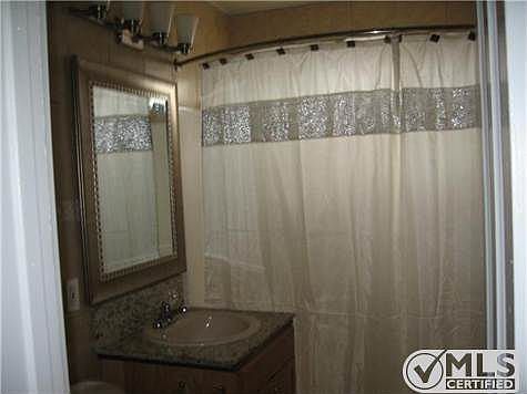 4th image of 566 Del Mar Ave