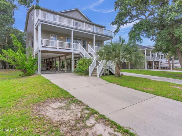 114 SE 63rd Street, Oak Island, NC 28465