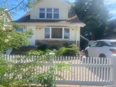 49 Manor Road, Valley Stream, NY, 11580