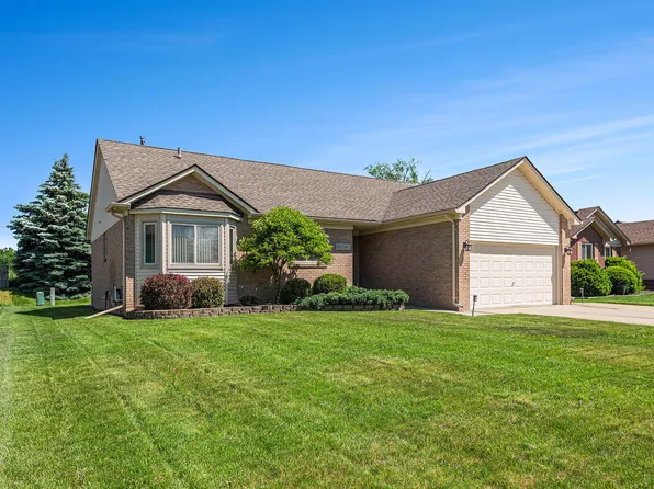 53087 Pine Creek Dr, Chesterfield, MI 48047