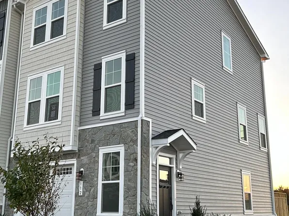 112 Checkerspot Way, Lake Frederick, VA 22630