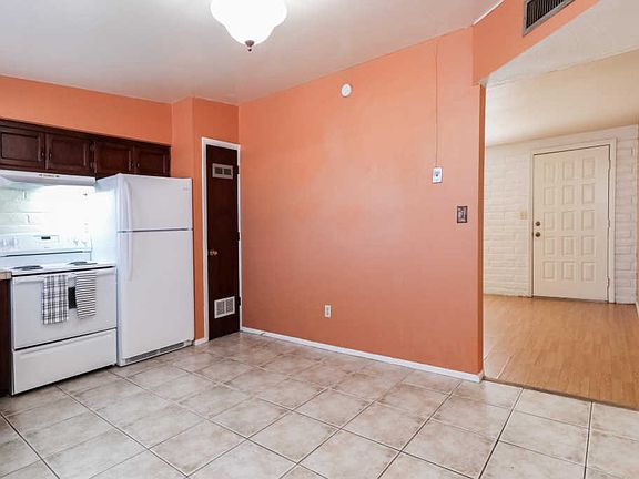 5th image of 3035 E Blacklidge Dr