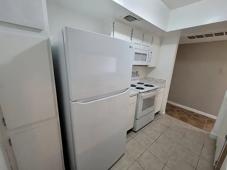 2814 S Bartell Dr #10 — Photo 6