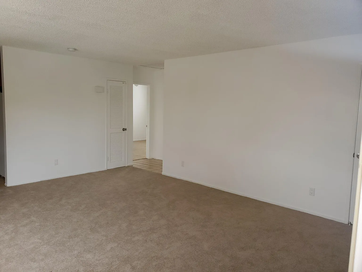 2 bed, 840 sqft, $2,100 — Photo 2
